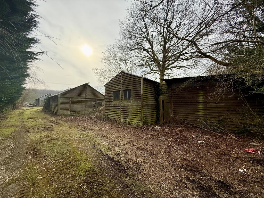 Lot: 49 - SITE WITH PLANNING PERMISSION FOR DETACHED HOUSE - Barn